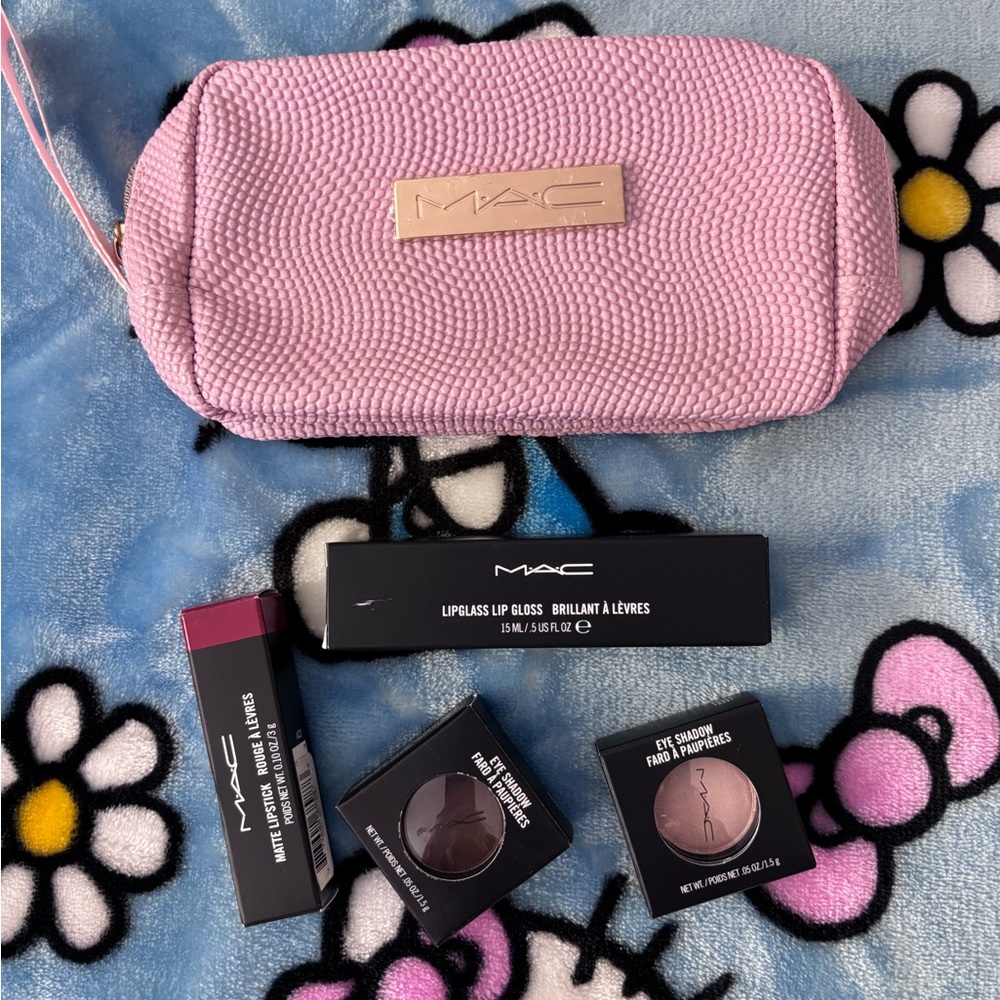 MAC bundle